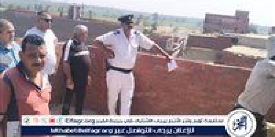 محافظ الدقهلية يتابع من خلال مركز الشبكة الوطنية للطوارئ والسلامة أعمال التصدي لمخالفات البناء - هرم مصر