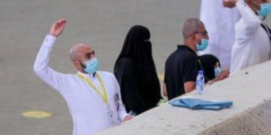 فى "منى" ..شاهد الحجاج يرمون الجمرات فى ثانى أيام التشريق - هرم مصر