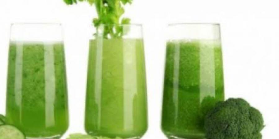 ماذا يحدث لجسمك عندما تشرب العصير الأخضر كل صباح؟ - هرم مصر