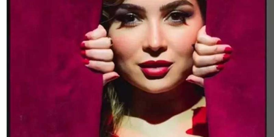 مي عز الدين تشارك جمهورها أحدث صورها من المسرح - هرم مصر