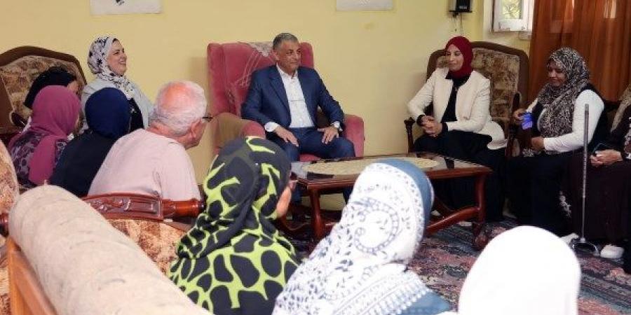 محافظ الإسماعيلية يشارك نزلاء قصر ضيافة كبار السن احتفالهم بعيد الأضحى - هرم مصر