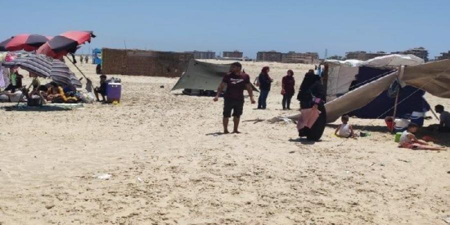 إزالة 20 خيمة مخالفة على شاطئ جمصة - هرم مصر