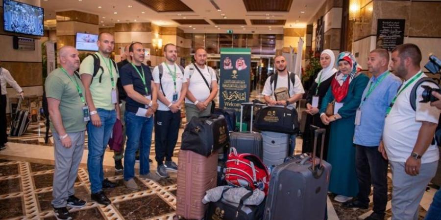 بدء أولى رحلات مغادرة ضيوف برنامج خادم الحرمين الشريفين بعد أداء مناسك الحج وزيارة المدينة المنورة - هرم مصر