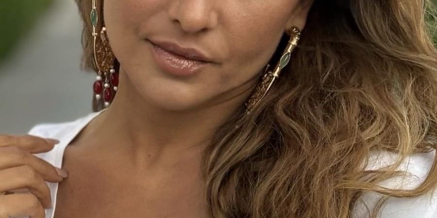 بالكاجوال.. نيللي كريم تتألق بإطلالة لافتة - هرم مصر