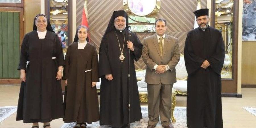 الأنبا عمانوئيل يهنئ محافظ قنا والجهات التنفيذية والتشريعية بعيد الأضحى - هرم مصر