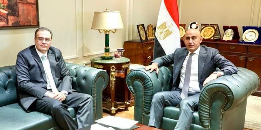 وزير التربية والتعليم يستقبل رئيس الجهاز المركزي للتنظيم والإدارة ويتفقان على إعلان نتيجة مسابقة تعيين 20 ألف معلم مساعد للغة الإنجليزية - هرم مصر