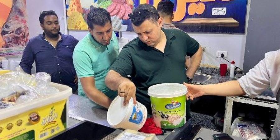 تحرير محاضر والتحفظ على مواد ومنتجات غذائية في حملة لصحة بني سويف بمدينة ببا - هرم مصر