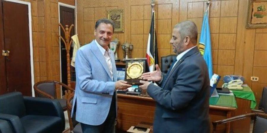 عميد أصول الدين بطنطا يُشيد بجهود الزميل «إيهاب زغلول» في التغطية الإعلامية - هرم مصر