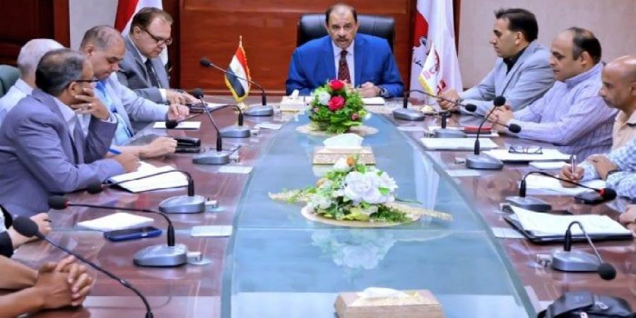 محافظ سوهاج يبحث الموقف التنفيذي لمشروعات كورنيش أخميم و جرجا والكوبري الغربي - هرم مصر