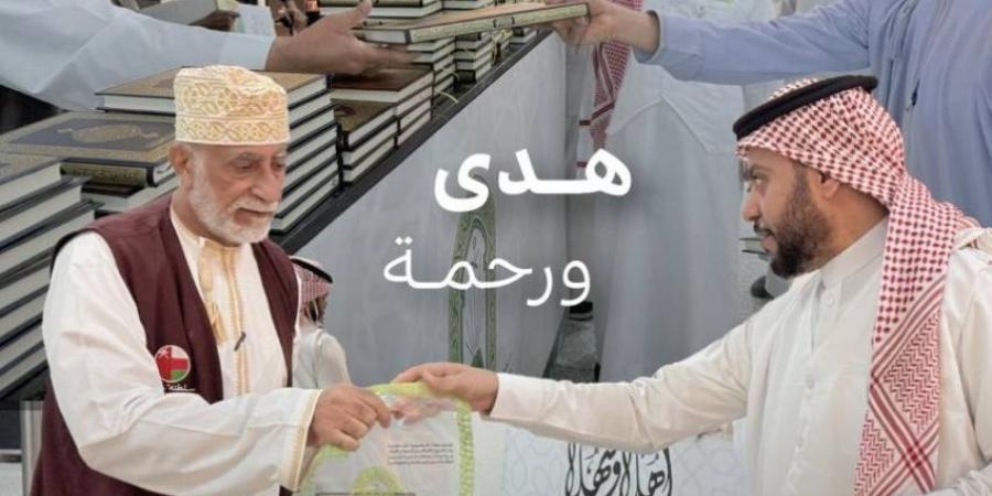 الشؤون الإسلامية تواصل توزيع هدية خادم الحرمين في مطاري المدينة وينبع - هرم مصر