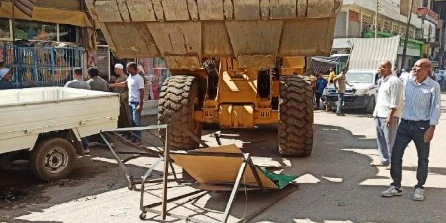 لتحقيق الانضباط المروى.. إزالة 50 حالة إشغال بشارع بورسعيد في حملة موسعة بأسوان - هرم مصر