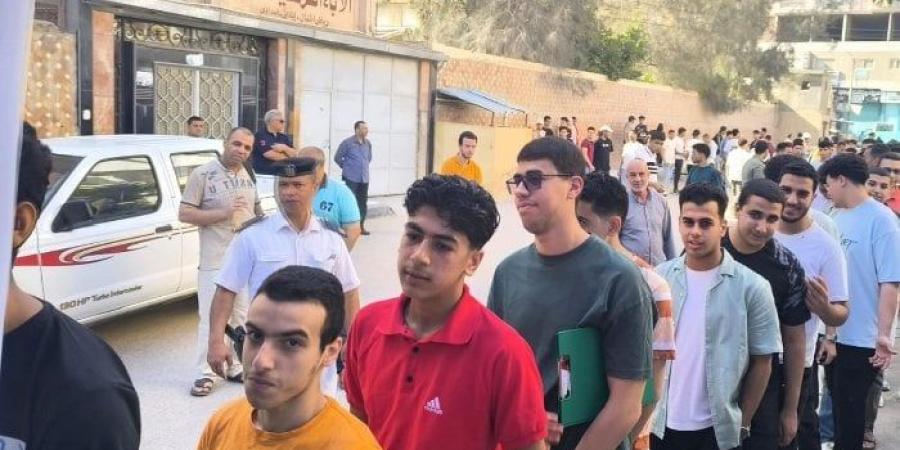 40 ألف طالب وطالبة يؤدون أول أيام امتحانات الثانوية العامة في 117 لجنة بالبحيرة - هرم مصر