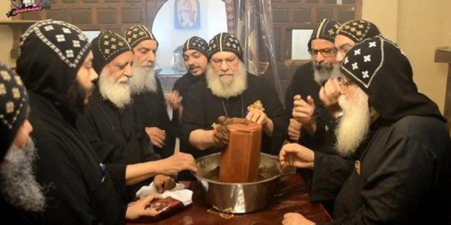 دير الأنبا بيشوي يحتفل بعيد استشهاد "أباسخيرون القليني" - هرم مصر