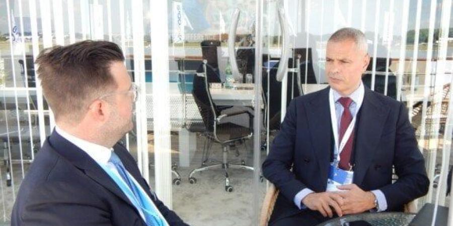 رئيس «مصر للطيران» يعقد لقاءات مع كبرى شركات الصناعة لتعزز مع فرص التعاون المشترك - هرم مصر