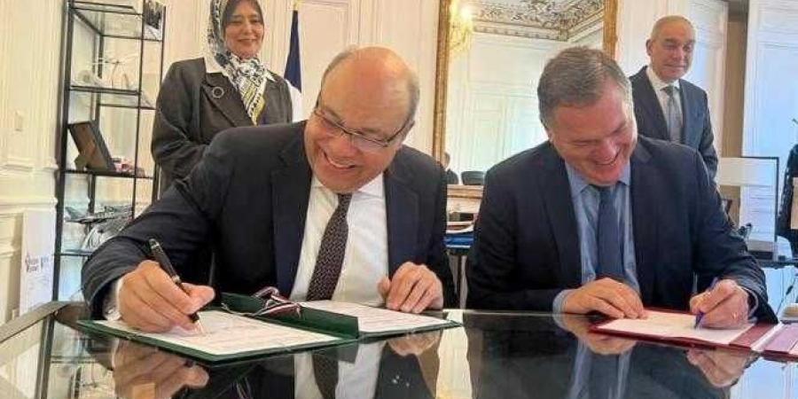 وزير الطيران المدني المصري ووزير النقل الفرنسي يوقعان اتفاقية ترتيبات فنية لتعزيز التعاون في مجالات الطيران المدني المختلفه - هرم مصر