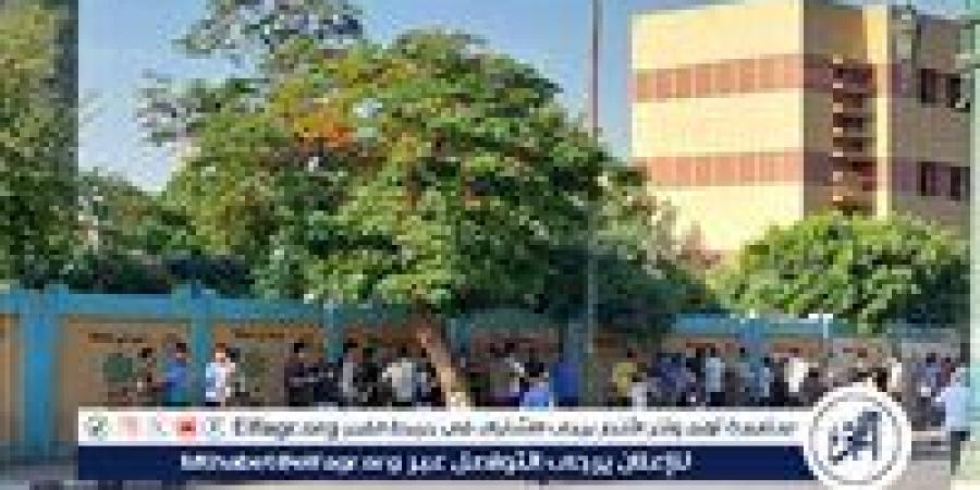 خروج طلاب وطالبات الثانوية العامة بعد أداء امتحان اللغة الأجنبية الثانية في أسيوط - هرم مصر