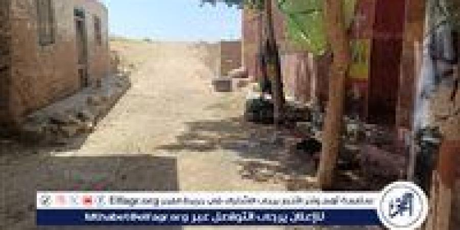 النيابة العامة تعاين منازل المواطنين المتضررين من مياه الصرف الصحى بمنطقة نجع الدير بسوهاج - هرم مصر