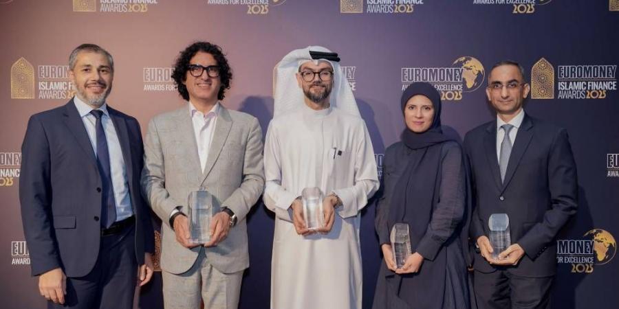 «الإمارات الإسلامي» أفضل مصرف رقمي عالمياً - هرم مصر