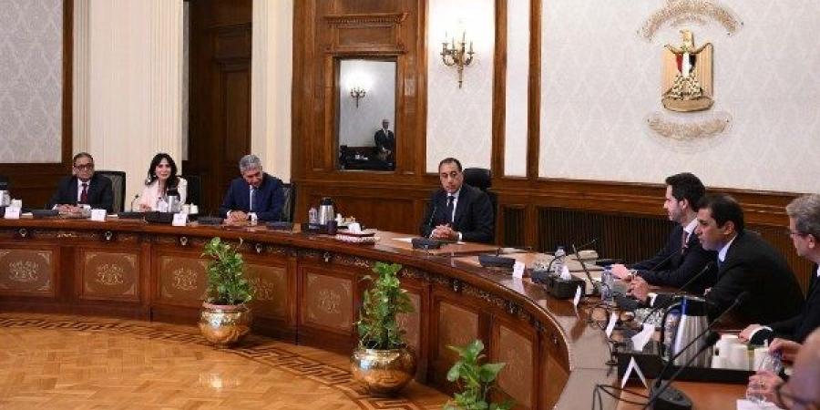 مدبولي يبحث مع رئيس مجموعة فنادق عالمية التوسع في الغرف الفندقية لتلبية النمو السياحي - هرم مصر