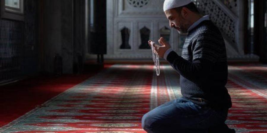 كيف أدعو الله بعد قيام الليل؟.. 8 كنوز تحقق الدعاء المستجاب لا تفوتها - هرم مصر