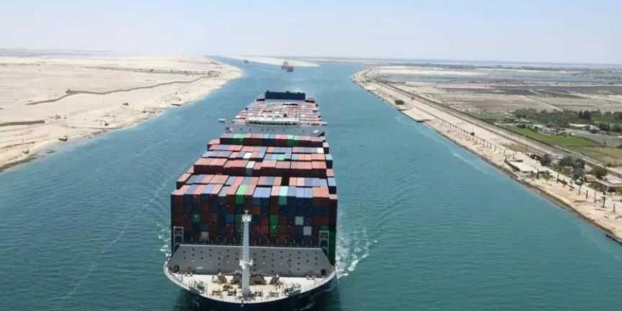 الفريق أسامة ربيع: ”عودة تدريجية لسفن الحاويات العملاقة إلى قناة السويس” بعبور ”CMA CGM OSIRIS” - هرم مصر
