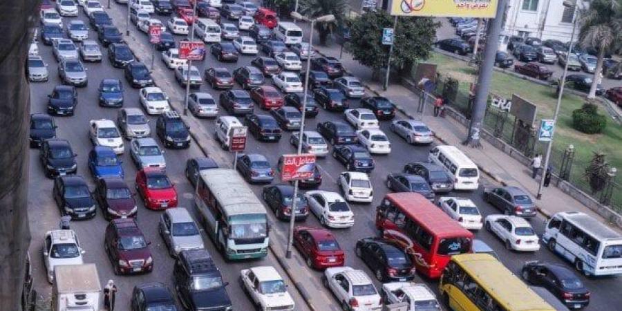 «قبل ما تتحرك من بيتك».. كثافات مرورية بطرق ومحاور القاهرة والجيزة - هرم مصر