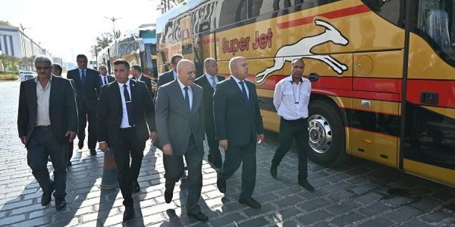 الوزير يتفقد 20 حافلة مرسيدس محلية الصنع ويؤكد لا حاجة للاستيراد - هرم مصر