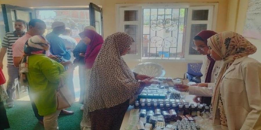 كشف وعلاج بالمجان لـ 1125 مواطنًا في قافلة سكانية متكاملة بالبحيرة - هرم مصر