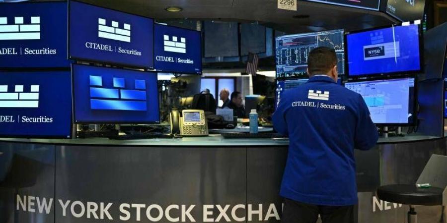 «وول ستريت» تتباين بعد تثبيت الفائدة من قبل «الفيدرالي» - هرم مصر