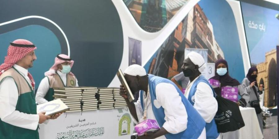 الشؤون الإسلامية تنهي توزيع هدية خادم الحرمين الشريفين من المصحف الشريف عبر ميناء جدة الإسلامي - هرم مصر