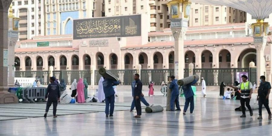 خدمات مثلى وجهود تنظيمية ترافق كثافة أعداد المصلين في المسجد النبوي - هرم مصر