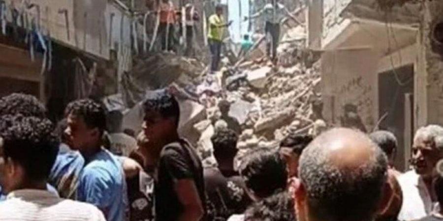 انتشال 3 مصابين من تحت أنقاض العقار المنهار في حدائق القبة - هرم مصر