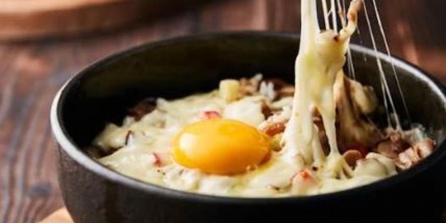 طريقة عمل طاجن الجبنة بالبيض في الفرن.. خطواته سهلة وطعمه لذيذ - هرم مصر