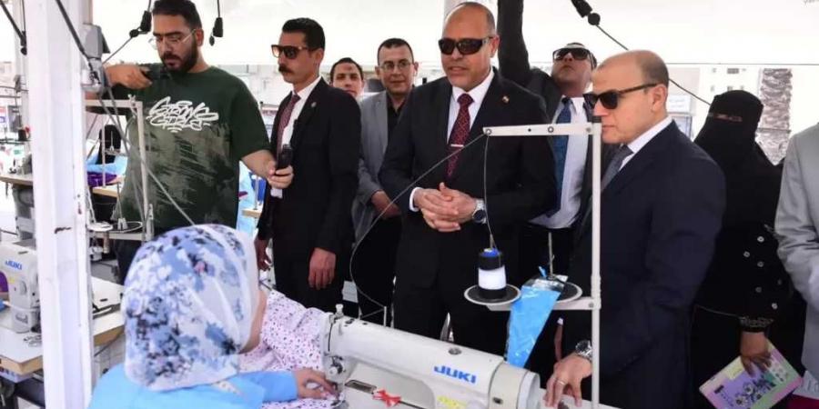 وزير العمل في كفر الشيخ: تنظيم برامج لتعليم الممرضات اللغة الألمانية بالمجان - هرم مصر