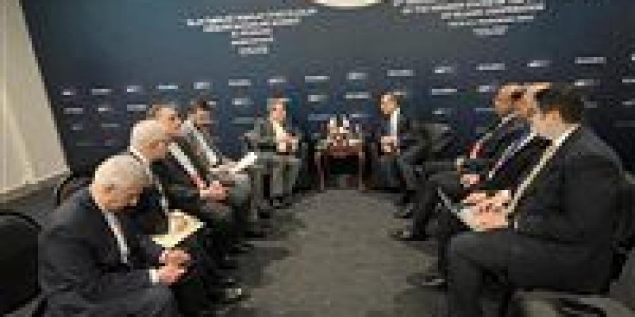 وزير الخارجية والهجرة يلتقي بنظير الإيراني في أسطنبول - هرم مصر