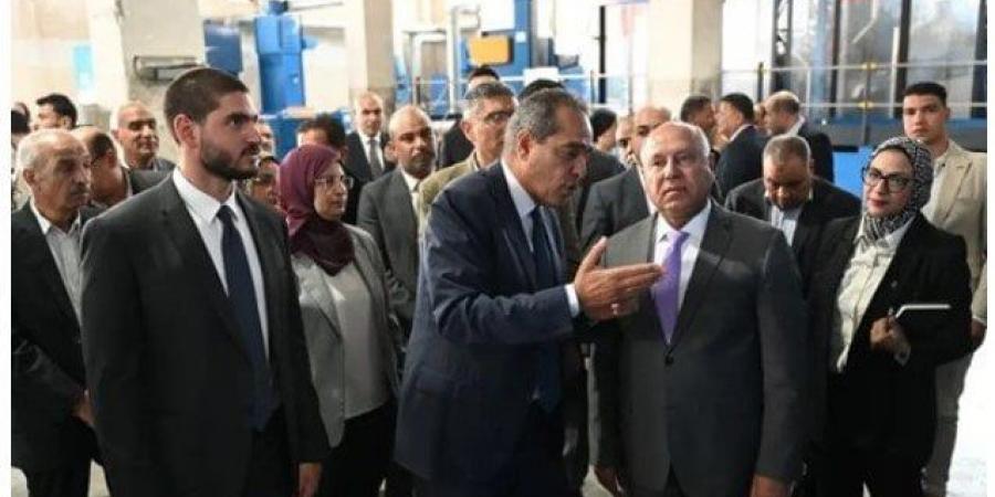 نائب رئيس الوزراء وزير الصناعة والنقل يتفقد الخطوط الإنتاجية الجديدة لمصنع «مكارم تكس» - هرم مصر