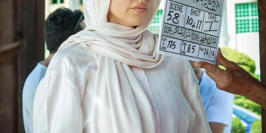 بالحجاب .. درة تروج لدورها بفيلم "الست لما" - هرم مصر
