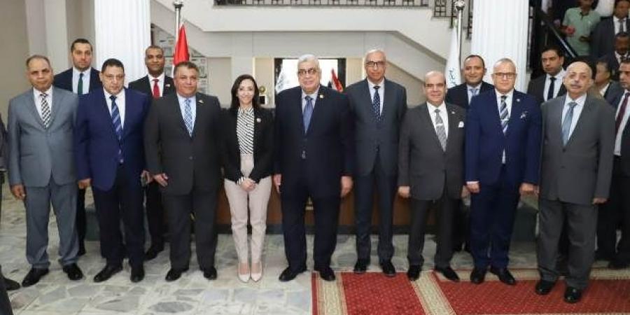 رئيس مجلس الدولة يفتتح مكتب التوثيق والشهر العقاري بمجمع محاكم مجلس الدولة بالبحيرة - هرم مصر