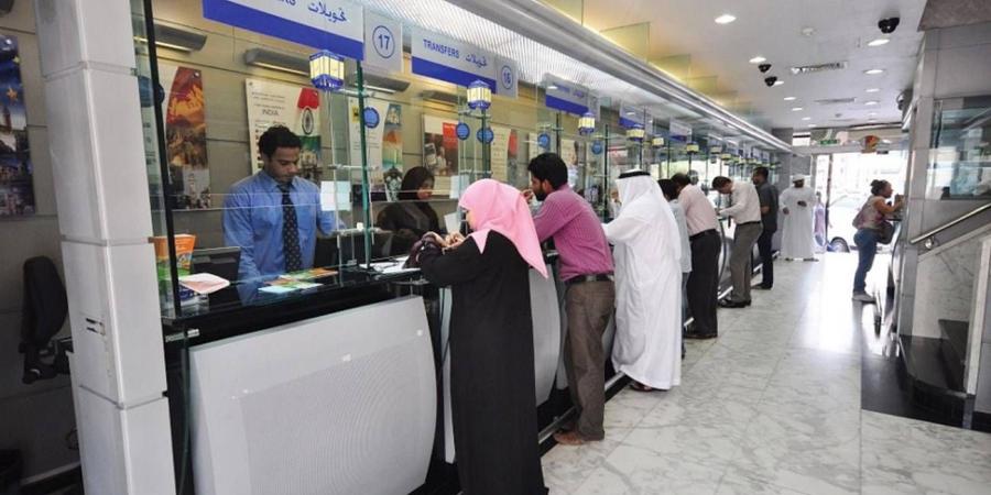متعاملون لـ «الخليج»: 10% ارتفاع رسوم التحويلات المالية إلى الخارج - هرم مصر