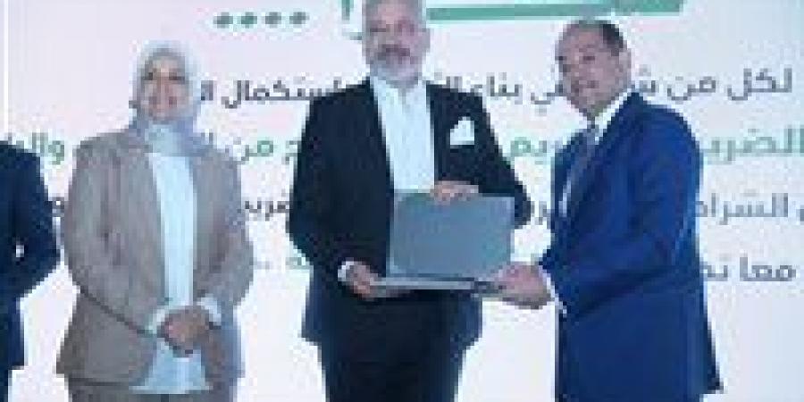 وزير المالية يكرم عددًا من الممولين المتميزين.. والداعمين للمسار الضريبى المحفز «ثقة.. شراكة.. يقين» - هرم مصر