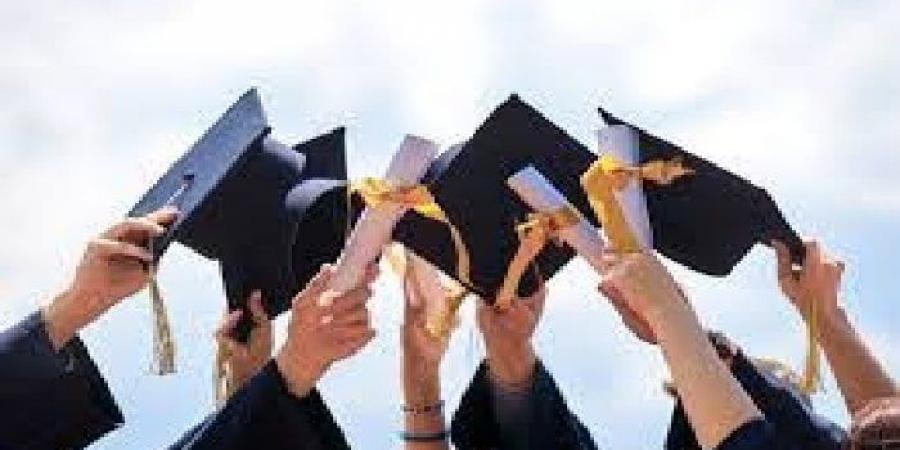 بالأسماء.. 11 طالبًا وطالبة يتصدرون أوائل الشهادة الإعدادية بالفيوم - هرم مصر