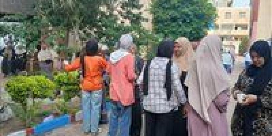في مستوى الطالب المتوسط..تباين آراء طلاب الثانوية العامة بالغربية بعد امتحان اللغة العربية - هرم مصر