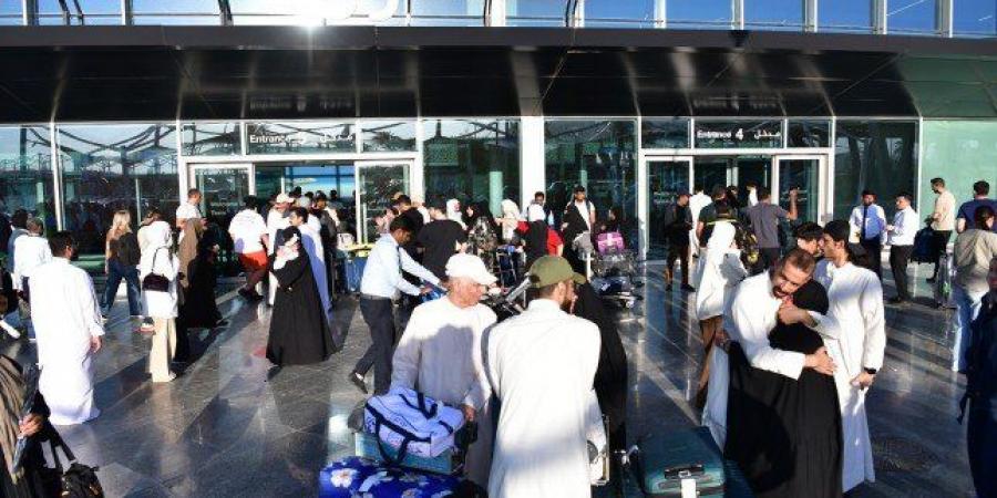 وصول الدفعة الثانية من الرحلات الجوية لاجلاء المواطنين الكويتيين القادمين من إيران - هرم مصر