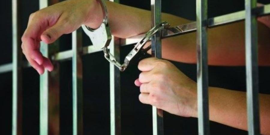 الحبس 6 أشهر وغرامة 100 ألف جنيه عقوبة انتهاك حرمة الحياة الخاصة - هرم مصر