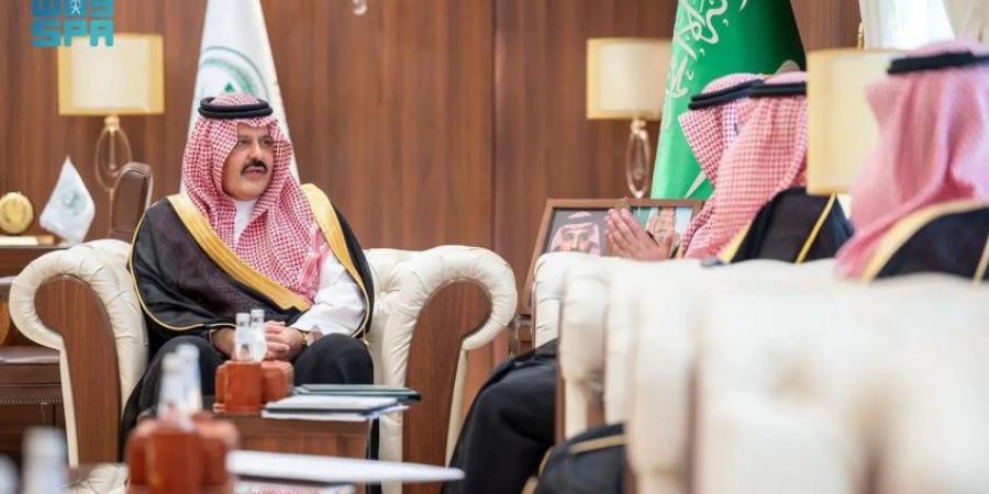 أمير حائل يطّلع على آخر مستجدات المشاريع التنموية بالمنطقة - هرم مصر