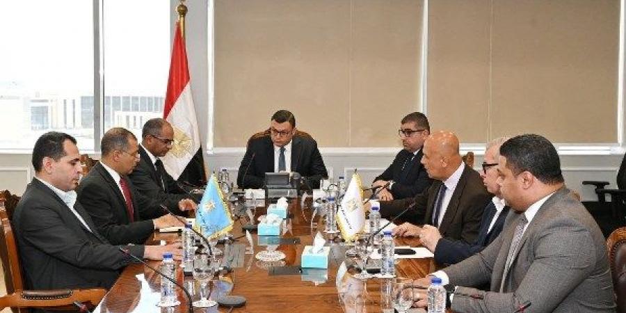 وزير الإسكان يتابع موقف منظومة الصرف الصحي بمدن شرق القاهرة - هرم مصر