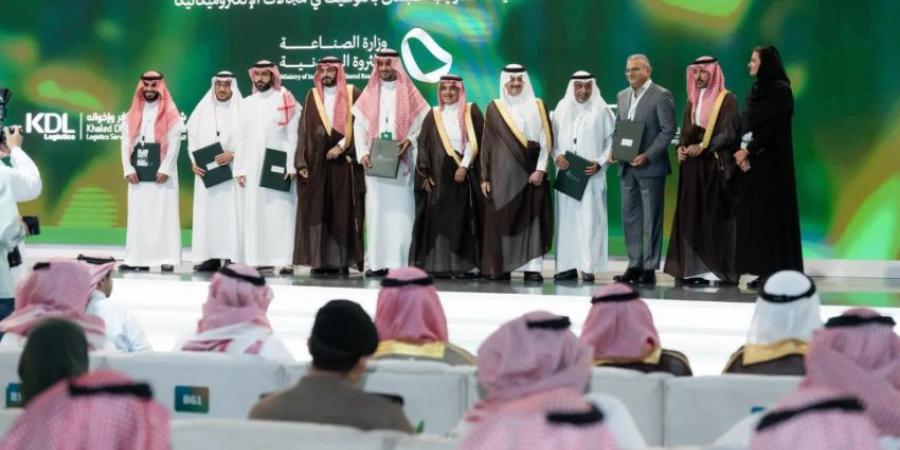وزارة الصناعة تدعم توقيع (8) اتفاقيات لتنمية القدرات البشرية في القطاع الصناعي - هرم مصر