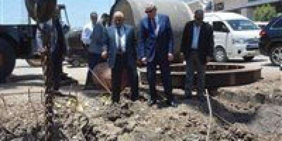 محافظ الغربية يتابع سير العمل بمشروع الصرف الصحي بعزبة الناموس - هرم مصر