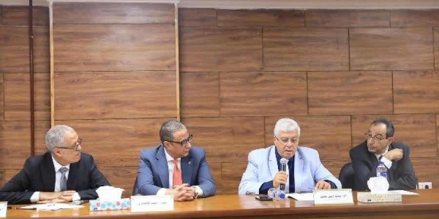 لدعم التعليم العصري.. رئيس جامعة الوادي الجديد يشارك في اجتماع مجلس الجامعات الأهلية - هرم مصر