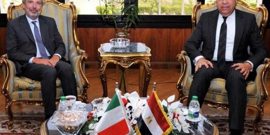 وزير الطيران المدني والسفير الإيطالي يشهدان توقيع بروتوكول تعاون استراتيجي بين شركة SAVIS المصرية لخدمات الطيران وأكاديمية FLYON Aero الإيطالية - هرم مصر